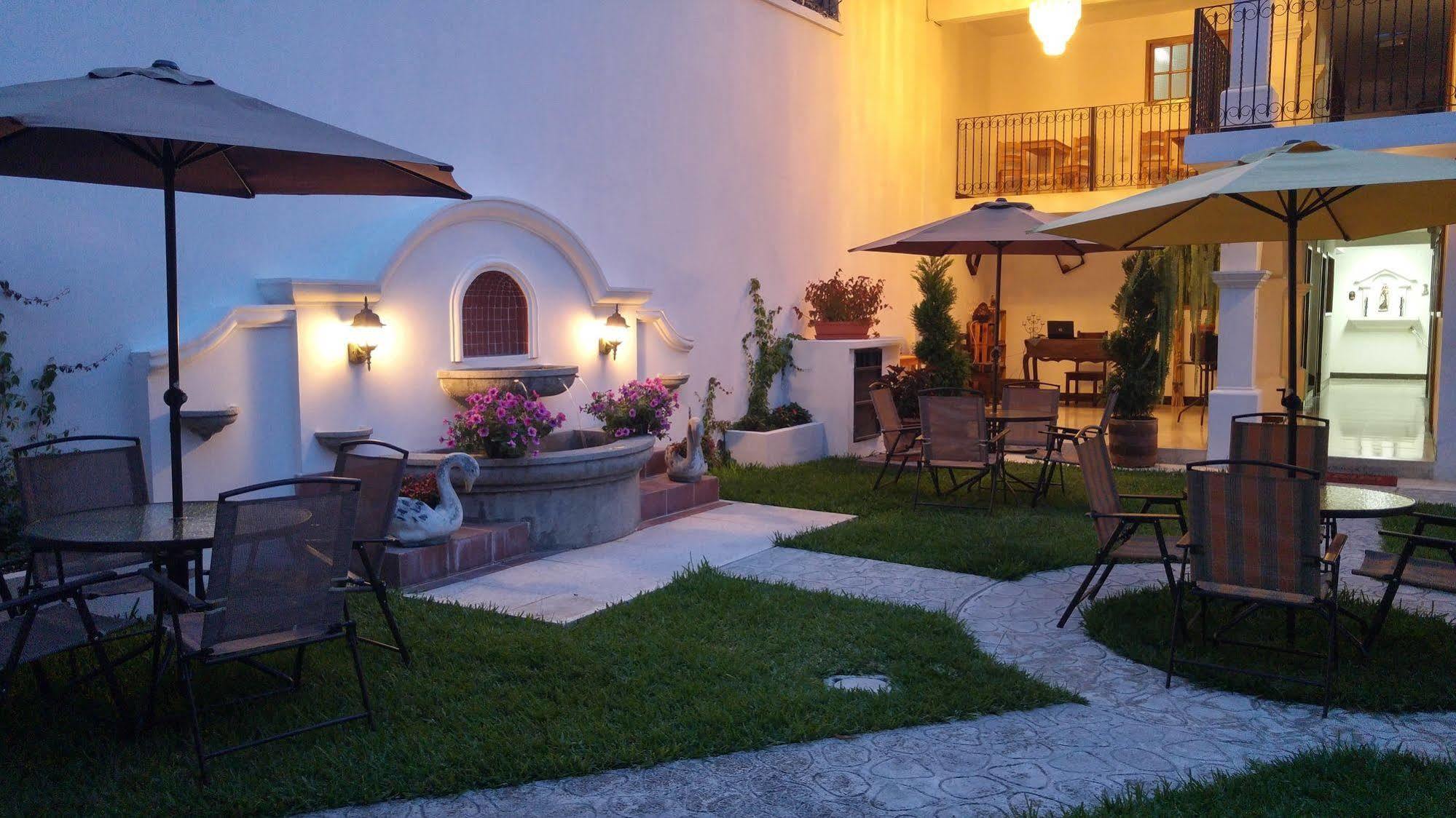 Ixkanul Antigua Hotel Exterior foto